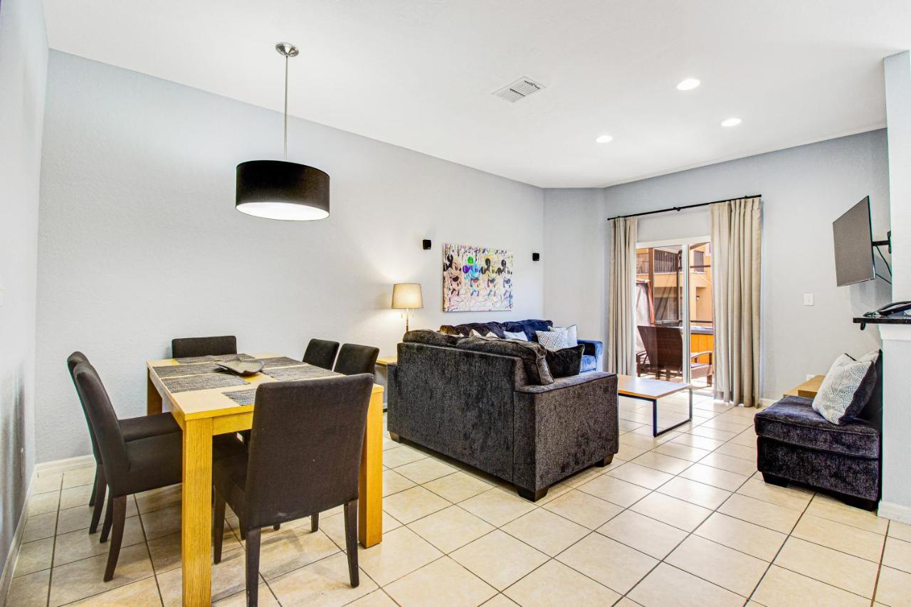 Modern Retreat At Regal Oaks Casa de Férias *