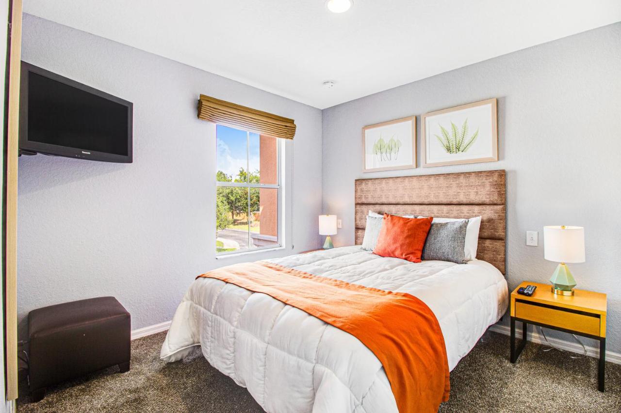 Modern Retreat At Regal Oaks Casa de Férias